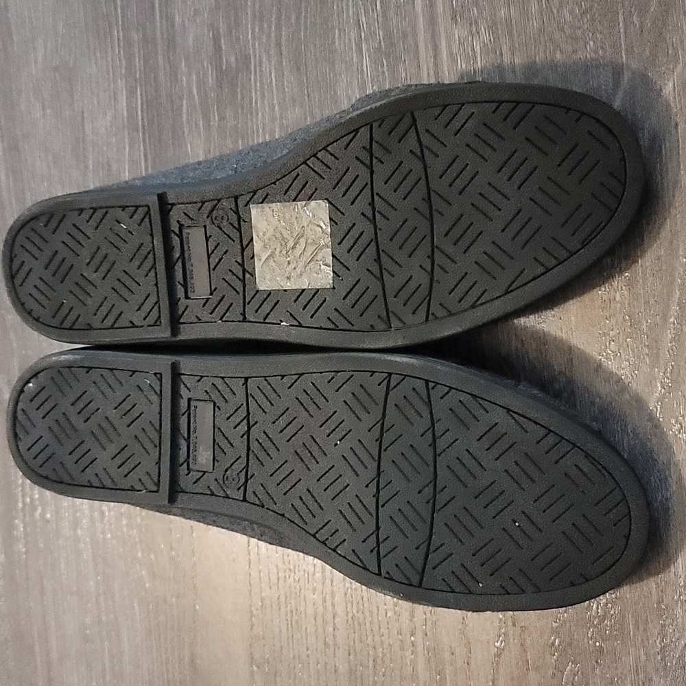 Grey Flats - Picture 4 of 5